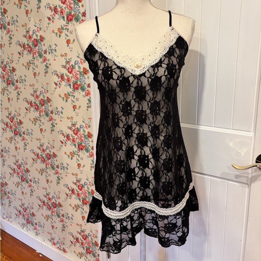 NWOT Black Lace Chemise & Black Lace Tank with 5 pairs of panties Size L